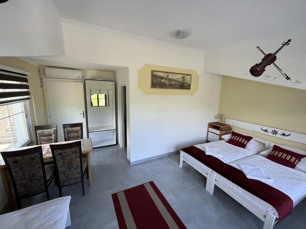 Rooms And Apartments Neron Bihac Lohovo Kültér fotó